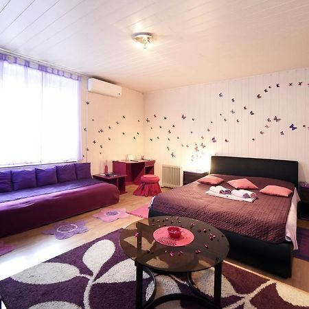 Apartment Orange Purple Blue Zagreb Extérieur photo